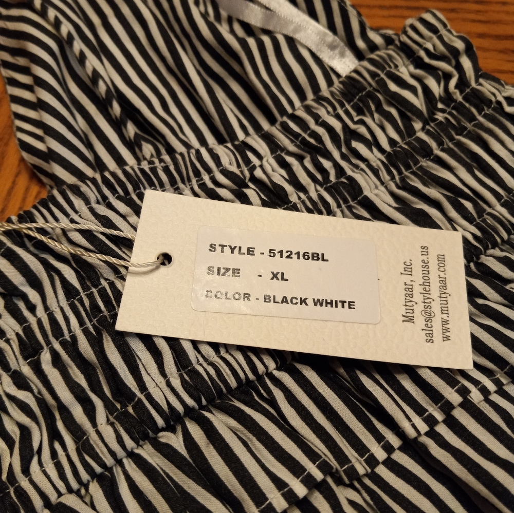 Tie strap top.  Size xl - Picture 3 of 3